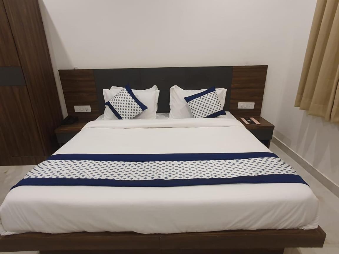 Kds Residency Hotel Greater Noida Exterior foto